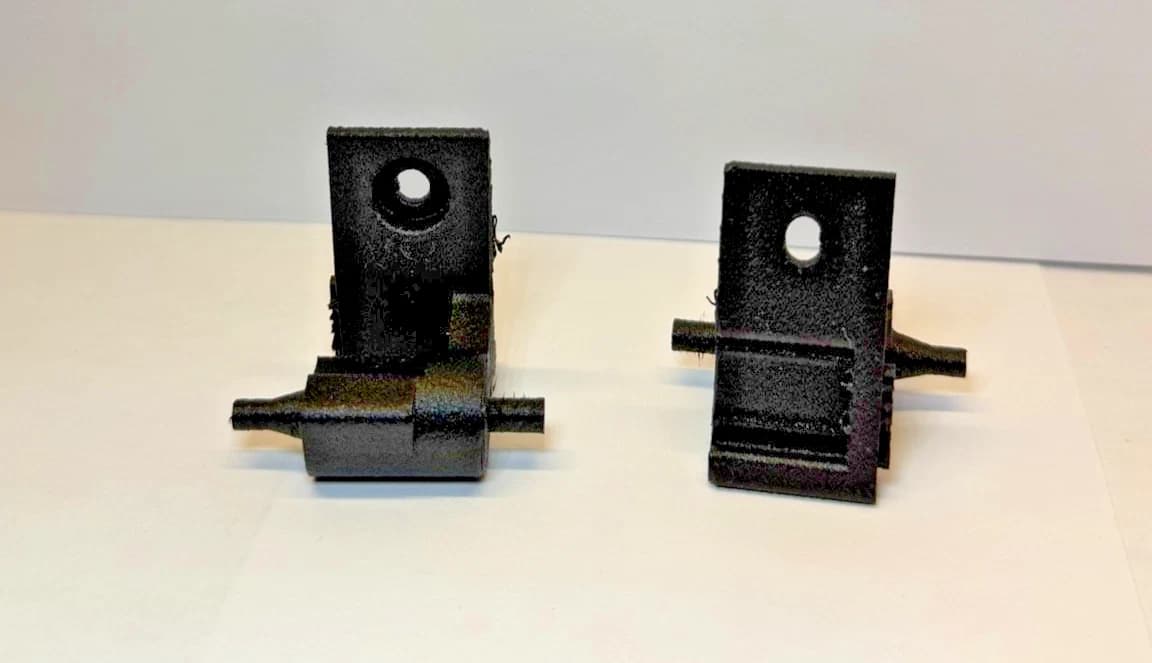 Mounting faces of the NRP-FH-011 extra reinforced hinge pair